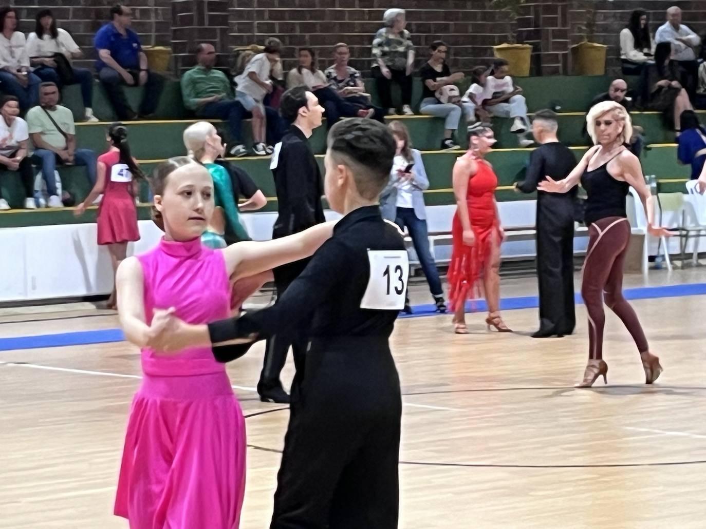 200 bailarines de toda España acuden a los trofeos de Almendralejo