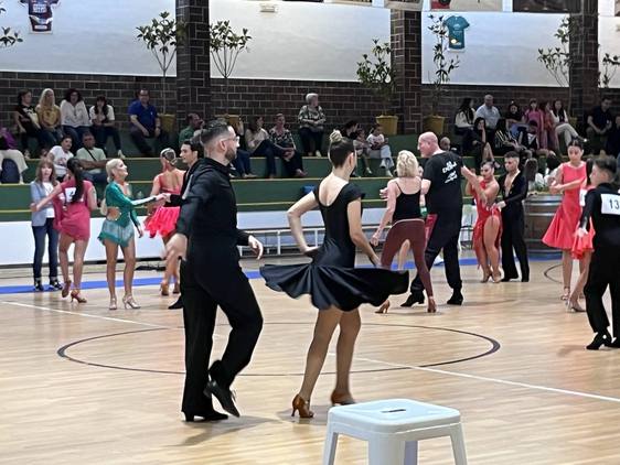 200 bailarines de toda España acuden a los trofeos de Almendralejo