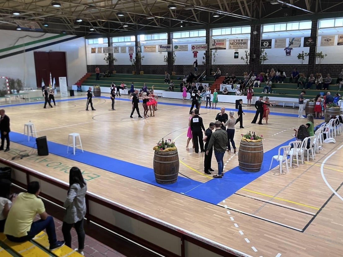 200 bailarines de toda España acuden a los trofeos de Almendralejo