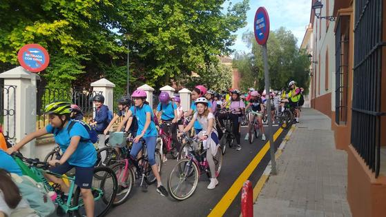 350 alumnos de ocho centros han celebrado el I Día de la bicicleta escolar