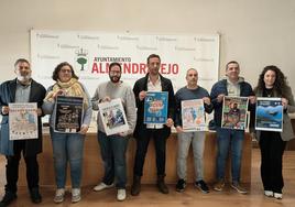Representantes de las asociaciones junto al concejal Domingo Cruz.