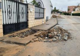 Calle Coria, una de las afectadas por las roturas.