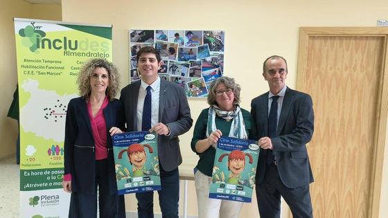 Una proyección solidaria devuelve el cine al Carolina Coronado