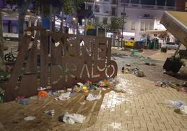 La plaza de Extremadura acogió un macrobotellón en las horas previas al partido