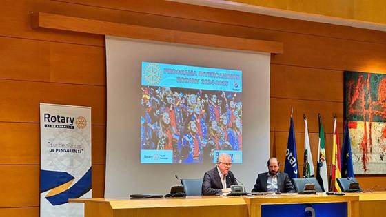 Rotary Almendralejo presenta un programa de intercambio para estudiantes