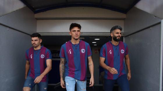 Una camiseta para conmemorar los 100 años de fútbol en la ciudad