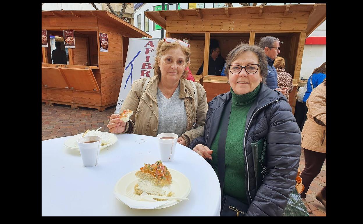 Cientos de personas prueban el Roscón Solidario de Asemce