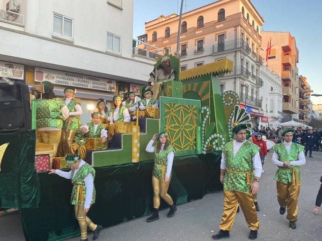 El colorido y la música llevaron la alegría durante todo el recorrido en varios puntos de la ciudad.