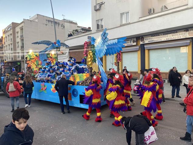 El colorido y la música llevaron la alegría durante todo el recorrido en varios puntos de la ciudad.