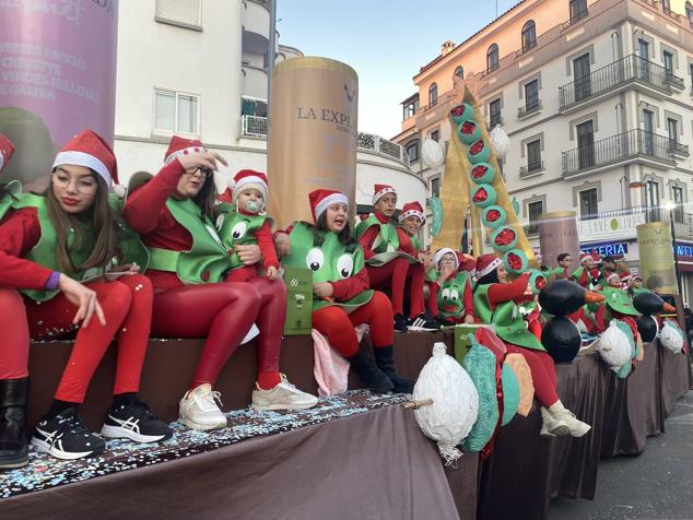 El colorido y la música llevaron la alegría durante todo el recorrido en varios puntos de la ciudad.
