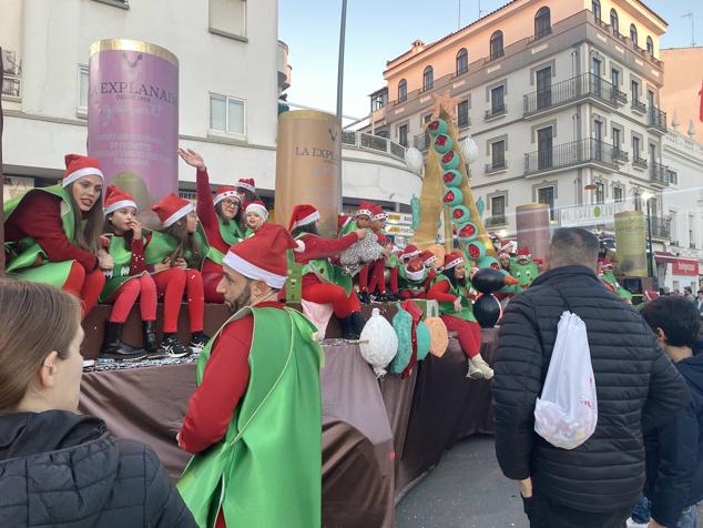 El colorido y la música llevaron la alegría durante todo el recorrido en varios puntos de la ciudad.