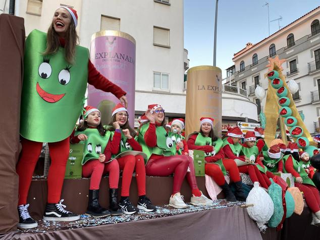 El colorido y la música llevaron la alegría durante todo el recorrido en varios puntos de la ciudad.