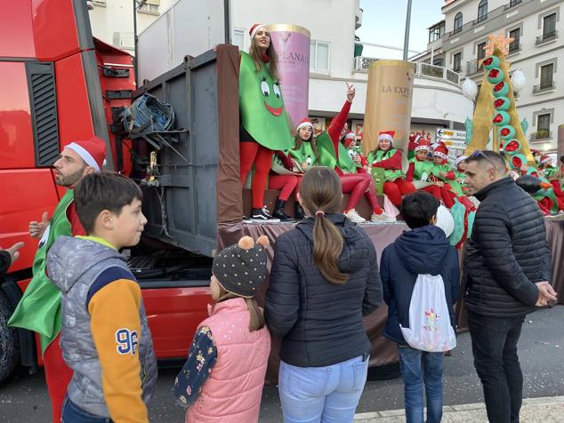 El colorido y la música llevaron la alegría durante todo el recorrido en varios puntos de la ciudad.