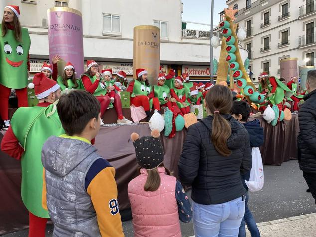 El colorido y la música llevaron la alegría durante todo el recorrido en varios puntos de la ciudad.