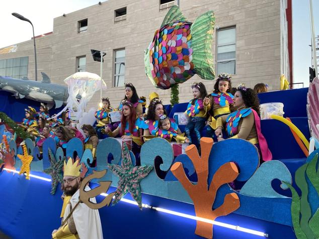 El colorido y la música llevaron la alegría durante todo el recorrido en varios puntos de la ciudad.