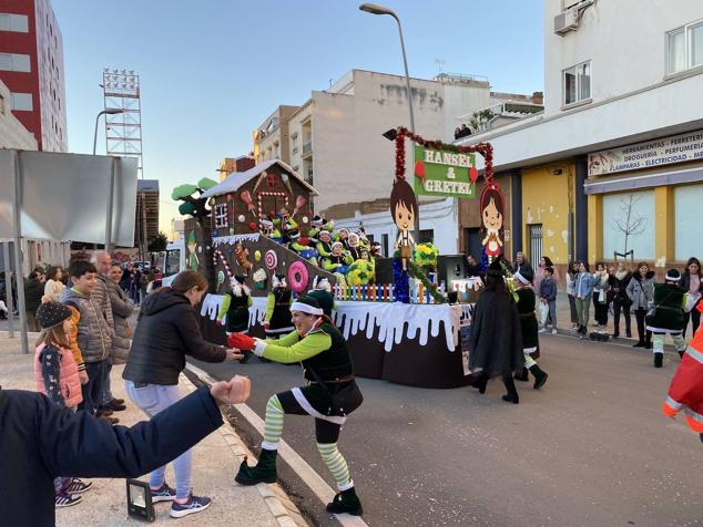 El colorido y la música llevaron la alegría durante todo el recorrido en varios puntos de la ciudad.