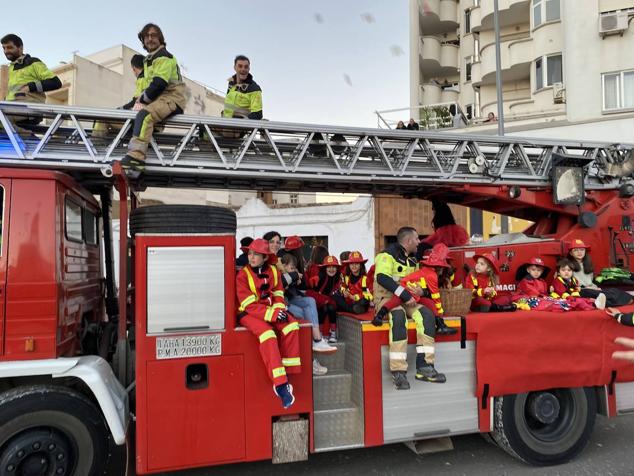 El colorido y la música llevaron la alegría durante todo el recorrido en varios puntos de la ciudad.