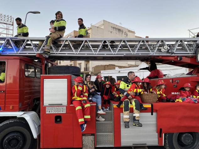 El colorido y la música llevaron la alegría durante todo el recorrido en varios puntos de la ciudad.