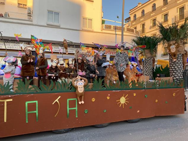 El colorido y la música llevaron la alegría durante todo el recorrido en varios puntos de la ciudad.