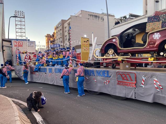 El colorido y la música llevaron la alegría durante todo el recorrido en varios puntos de la ciudad.