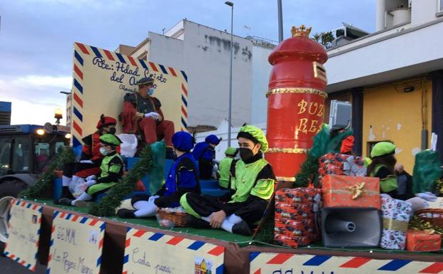 La cabalgata ha contado este año con 16 carrozas.