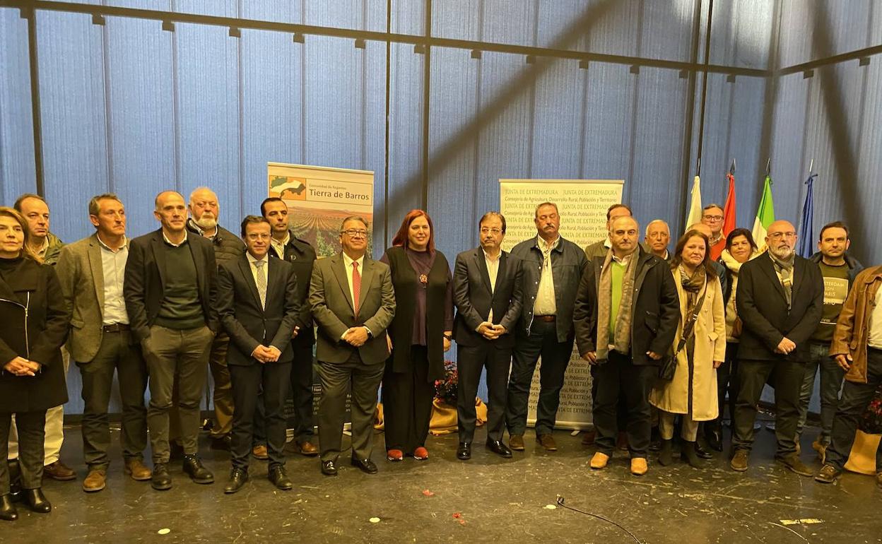 Foto de familia a la conclusión del acto. 