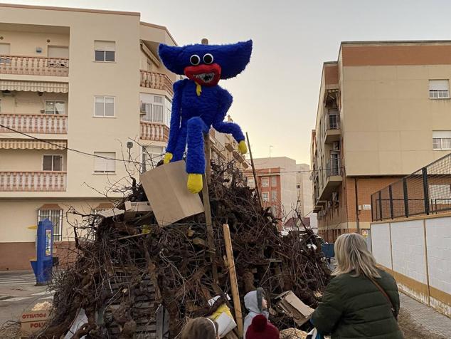 Las 60 candelas prendieron todas al unísono a las ocho de la tarde. 