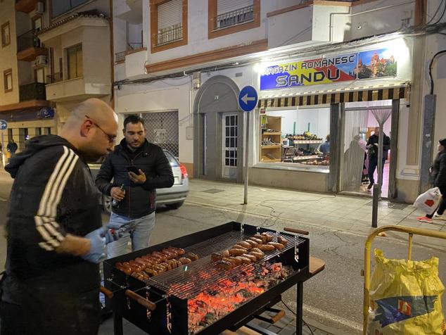 Las 60 candelas prendieron todas al unísono a las ocho de la tarde. 