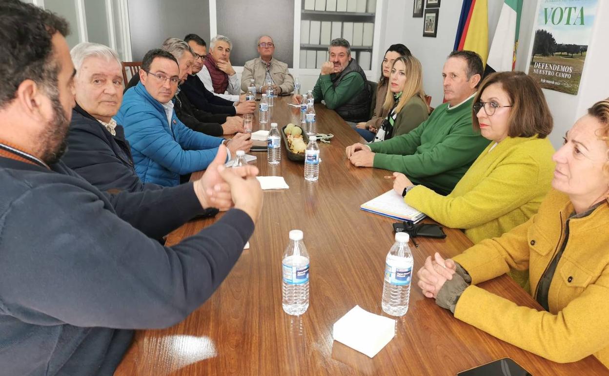 Guardiola, Gutiérrez y Morán se reunieron con la Comunidad y con APAG. 