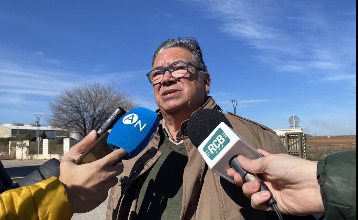«Los ayuntamientos se han complicado más y es fundamental la experiencia», reivindica el candidato del Psoe
