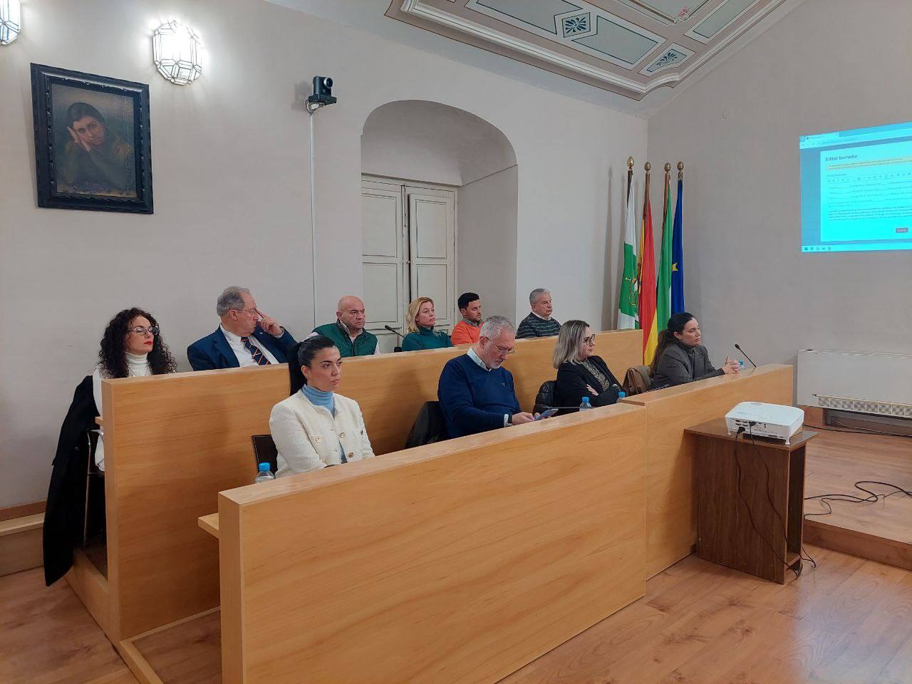 Bancada de la oposición en el Ayuntamiento almendralejense