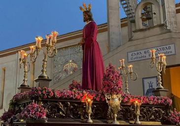 Imágen del Cautivo en una de sus salidas de la parroquia de San José.