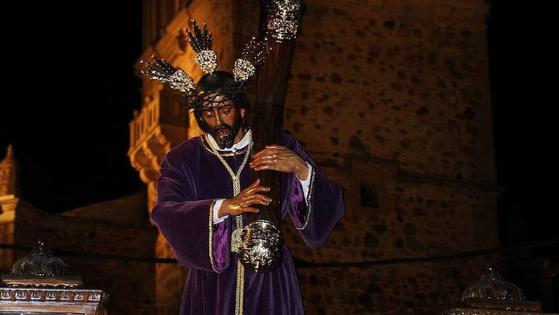 Madrugada de silencio y devoción en la Semana Santa de Almendralejo