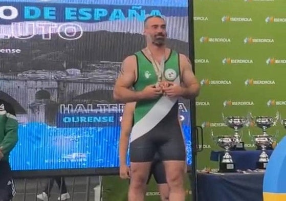 Jesús Rodríguez con la medalla de bronce