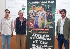 Adrián Venegas, Manolo Álvarez y Nacho de la Viuda, en la presentación del cartel