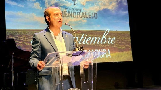 El CEIP Antonio Machado, Cruz Roja y el Extremadura Femenino reconocimientos locales por el Día de Extremadura