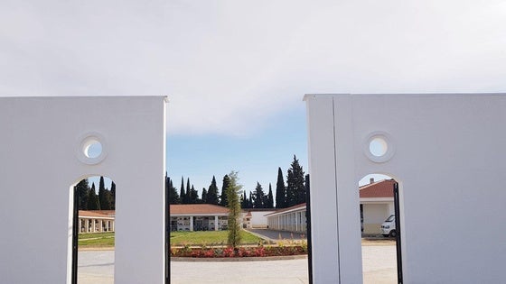 El cementerio preparado para las miles de visitas que se esperan entre hoy y el domingo