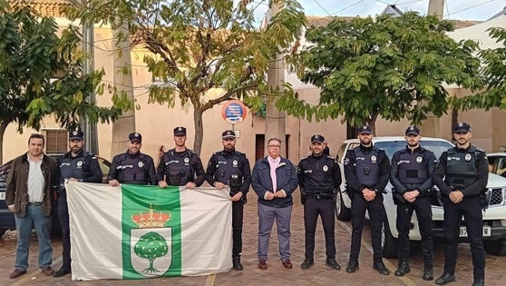 Ocho policías locales de Almendralejo parten hacia Valencia para ayudar a los afectados por la DANA
