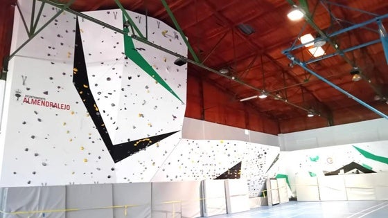 El rocódromo del polideportivo ya puede ser utilizado por el público en general