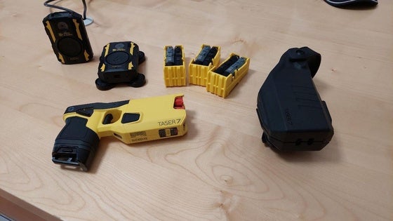 La Policía Local dispone ya de pistolas de descarga eléctrica