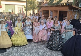 Los trajes que lucen los participantes no son adecuados para las temperaturas de primavera