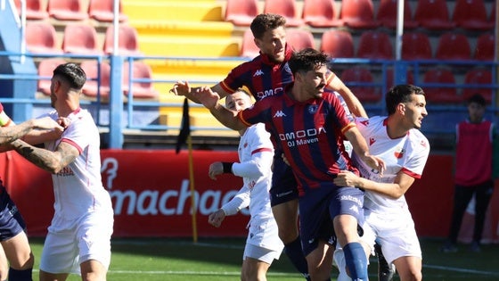 Golpe sobre la mesa del CD Extremadura