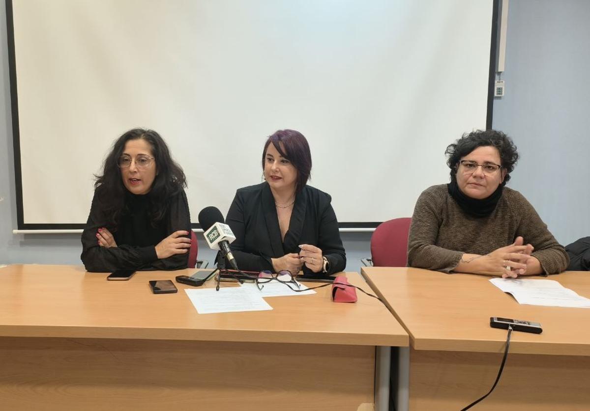 Noemi Domínguez, Macarena Domínguez y Julia Sánchez, durante la presentación