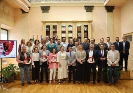 Foto de familia de los premiados el pasado año