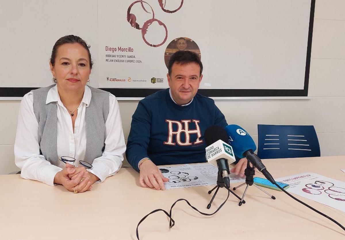 Juan Antonio Álvarez Lázaro y Chiqui García durante la presentación