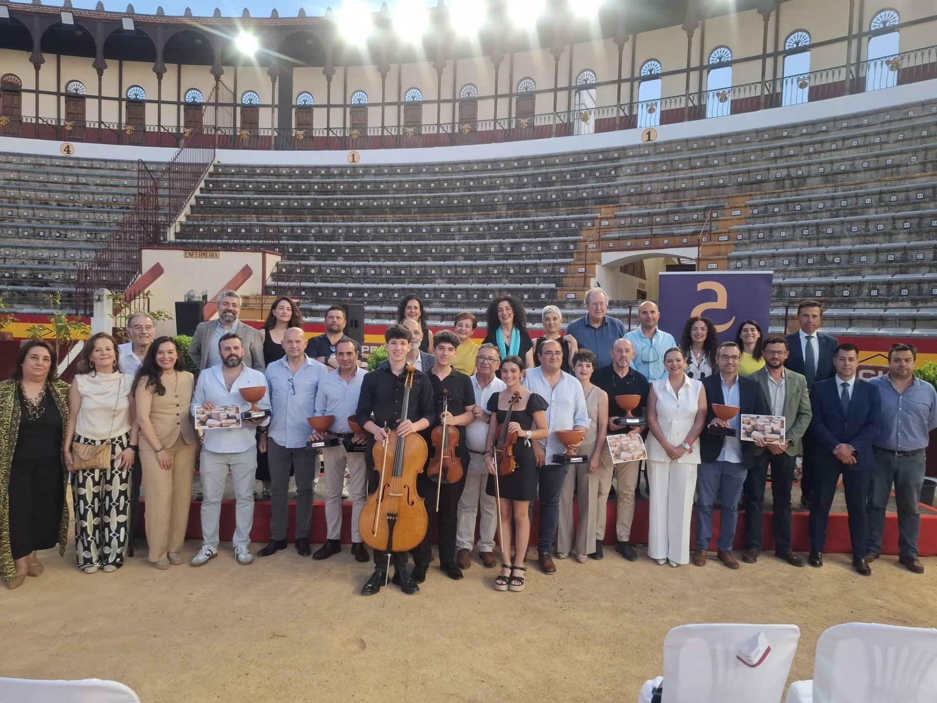 Ganadores y autoridades tras el acto celebrado el pasado jueves