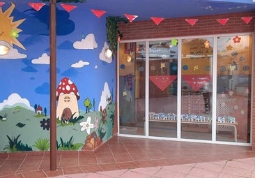 Entrada al centro educativo que oferta las plazas