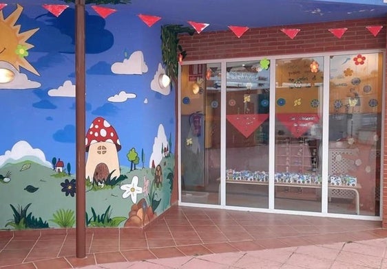 Entrada al centro educativo que oferta las plazas