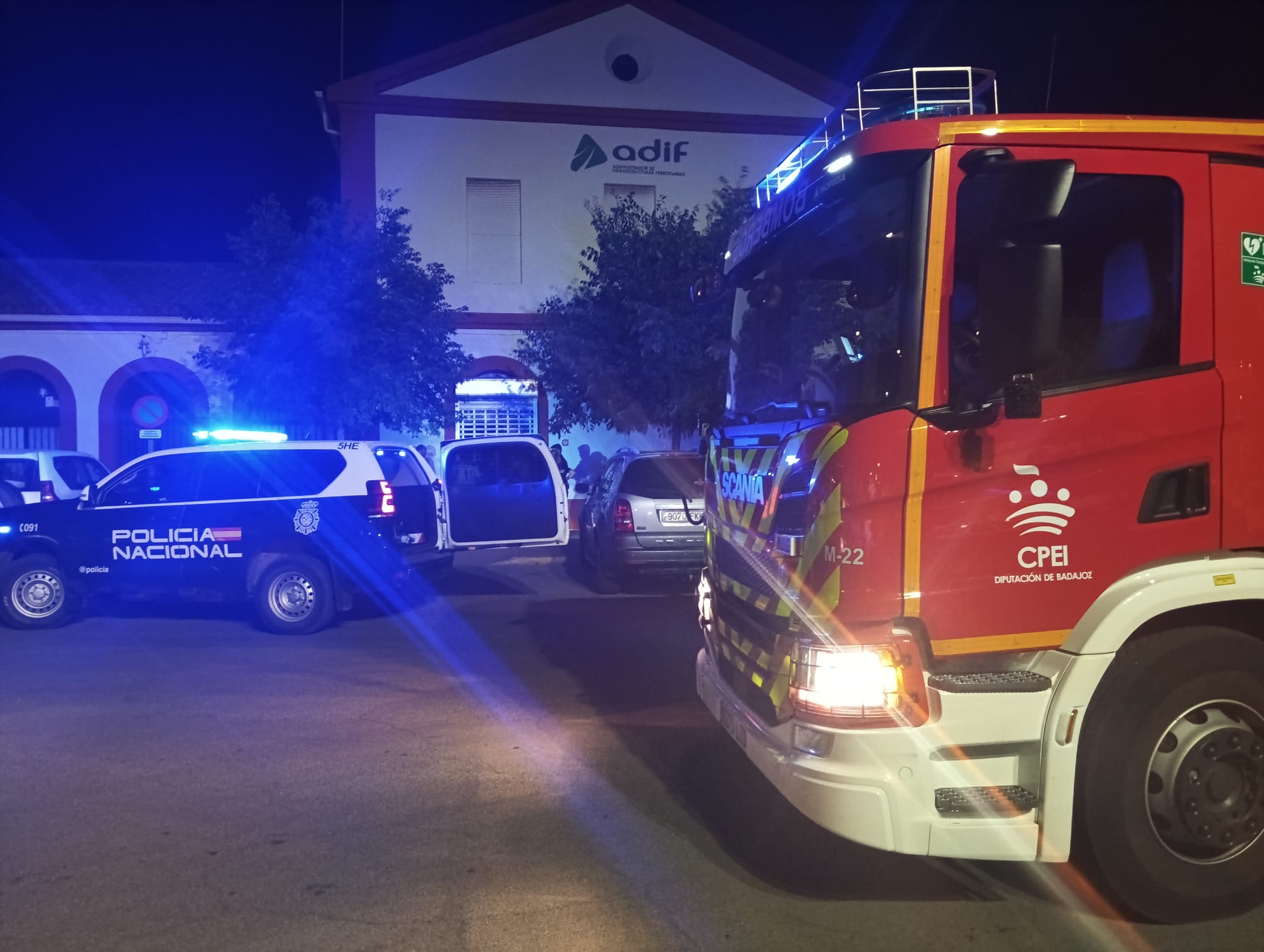 Imagen en las redes sociales de la intervención de policía y bomberos