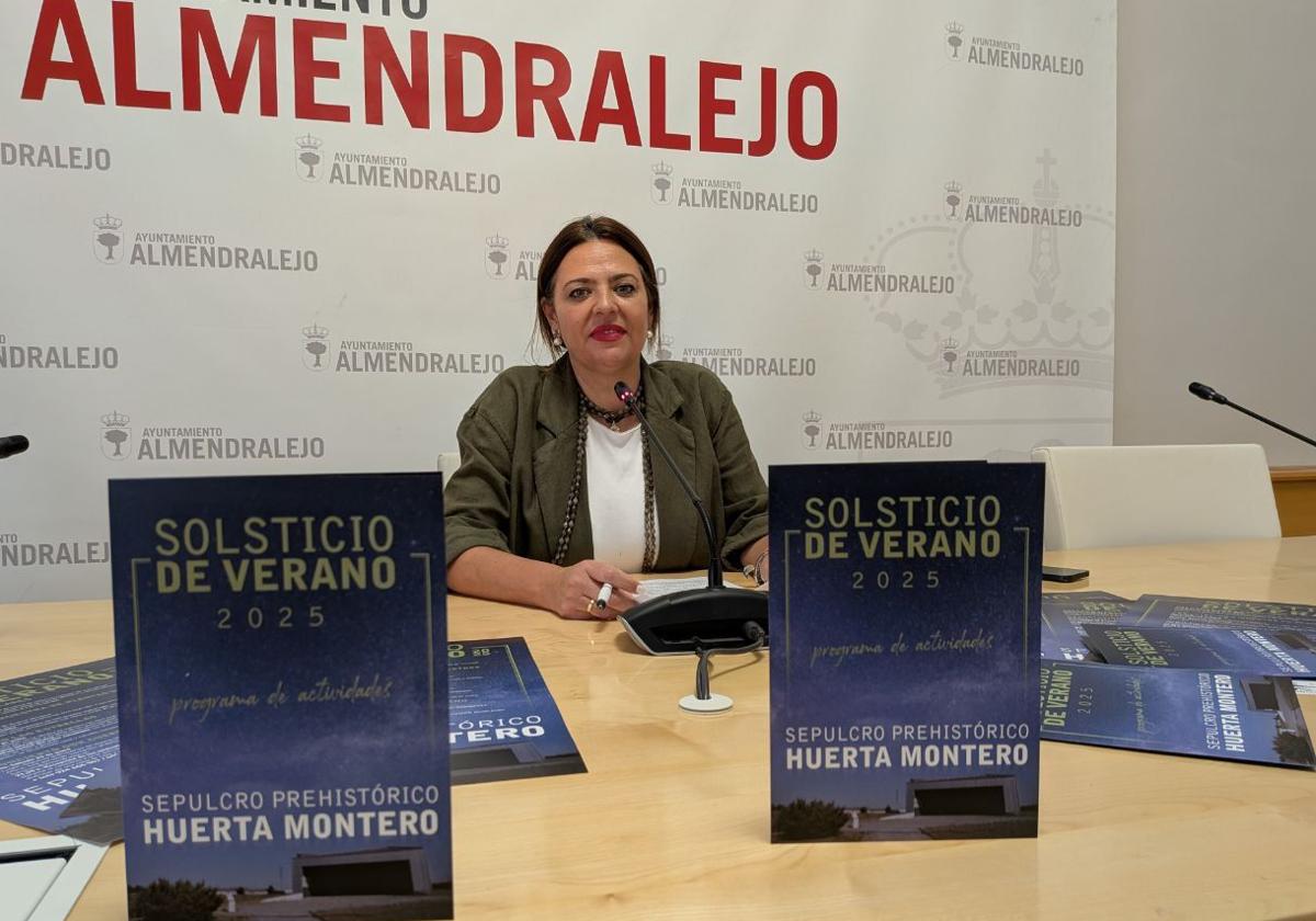 Josefina Barragán, responsable de Turismo, durante la presentación de las actividades.